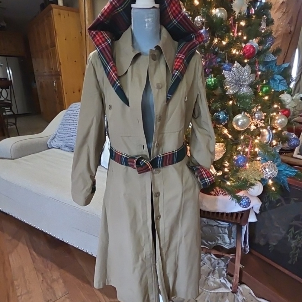 Vintage Plaid Hvy Wool Lined Tan Trench Coat With attatched Hood &  Belt SZ Smal